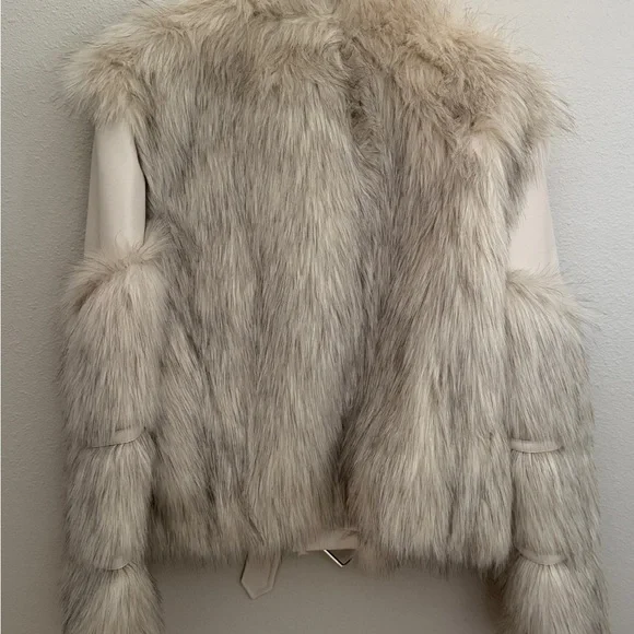 Missguided Cream and Tan Teddy Jacket with Plush Texture Runs big - Picture 3 of 3